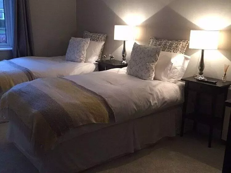 هتل Illshaw Heath Farm Guest Lodge