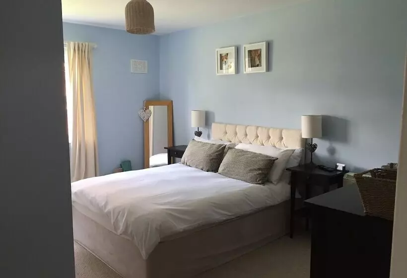 هتل Illshaw Heath Farm Guest Lodge