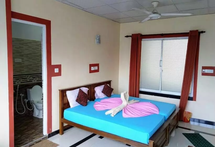 هتل Kandyan Holiday Center