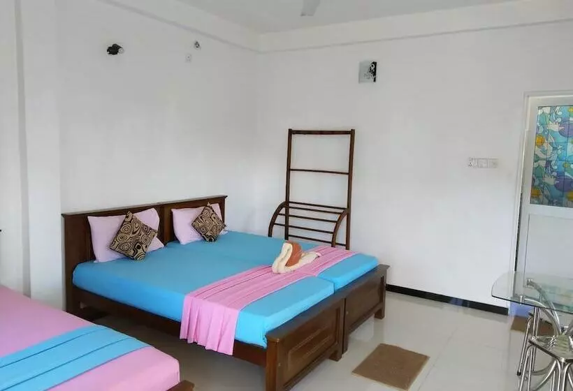 هتل Kandyan Holiday Center