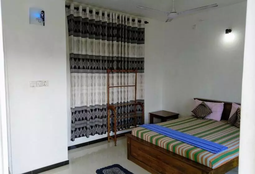 هتل Kandyan Holiday Center