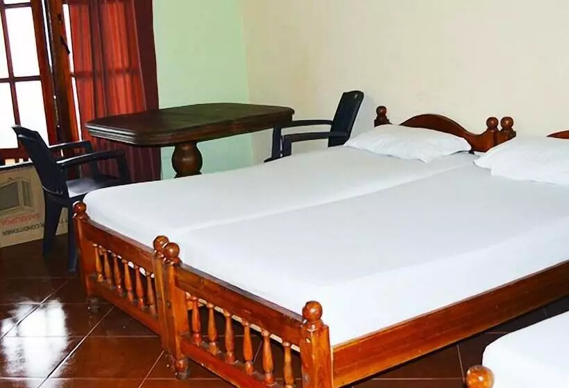 هتل Kandyan Holiday Center