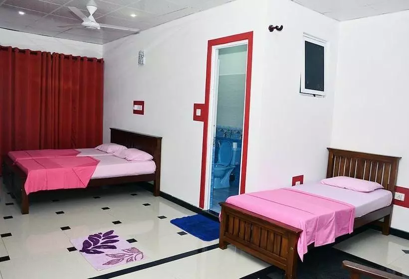 هتل Kandyan Holiday Center