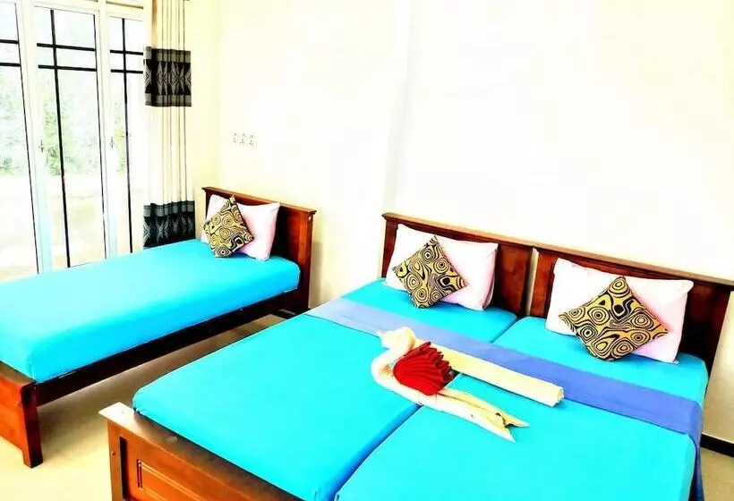 هتل Kandyan Holiday Center