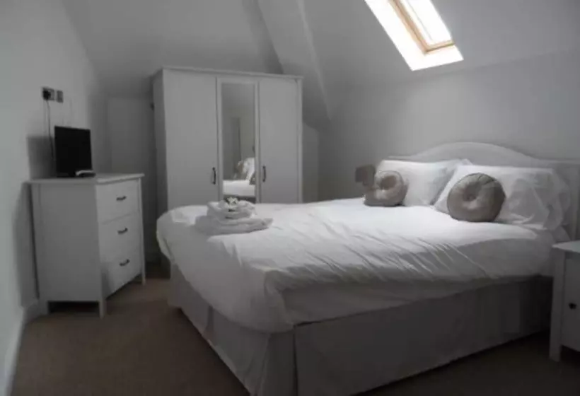 هتل Mendip Spring Golf And Country Club