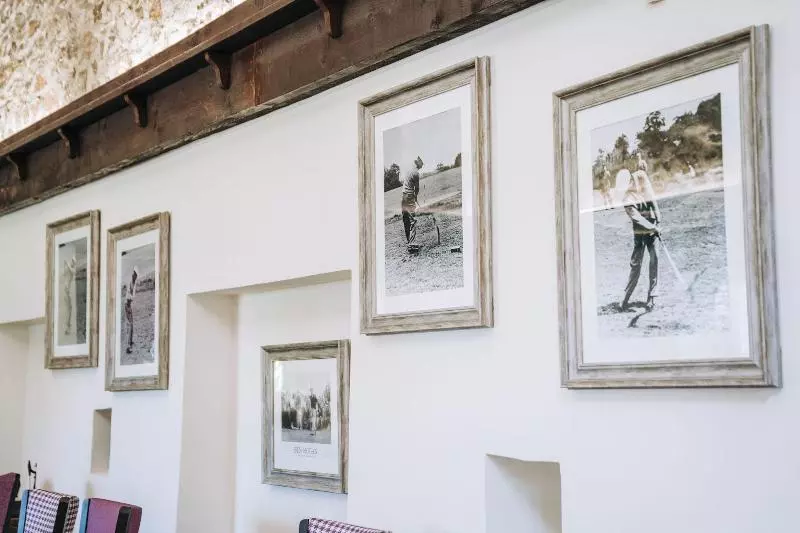 هتل Mendip Spring Golf And Country Club