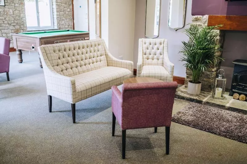 هتل Mendip Spring Golf And Country Club