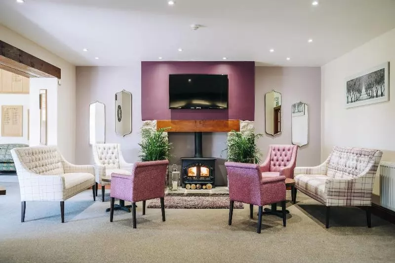 هتل Mendip Spring Golf And Country Club