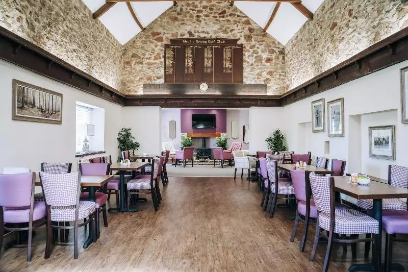 هتل Mendip Spring Golf And Country Club