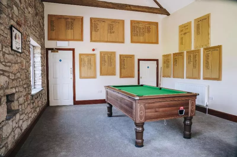 هتل Mendip Spring Golf And Country Club