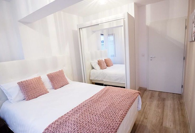 בית מלון כפרי Metropolitan Iassium Luxury Suites