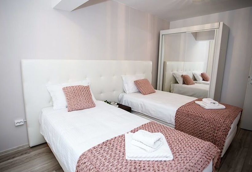 בית מלון כפרי Metropolitan Iassium Luxury Suites