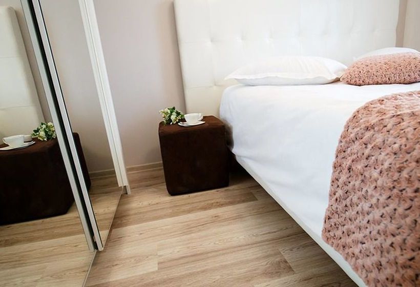 בית מלון כפרי Metropolitan Iassium Luxury Suites