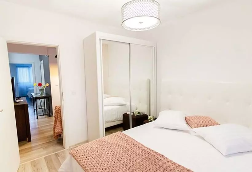 ホテル Metropolitan Iassium Luxury Suites