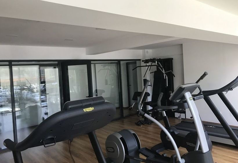 בית מלון כפרי Metropolitan Iassium Luxury Suites