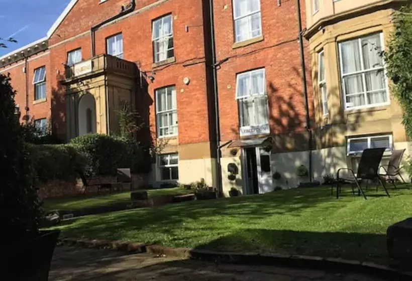 هتل Queens Guesthouse Manchester