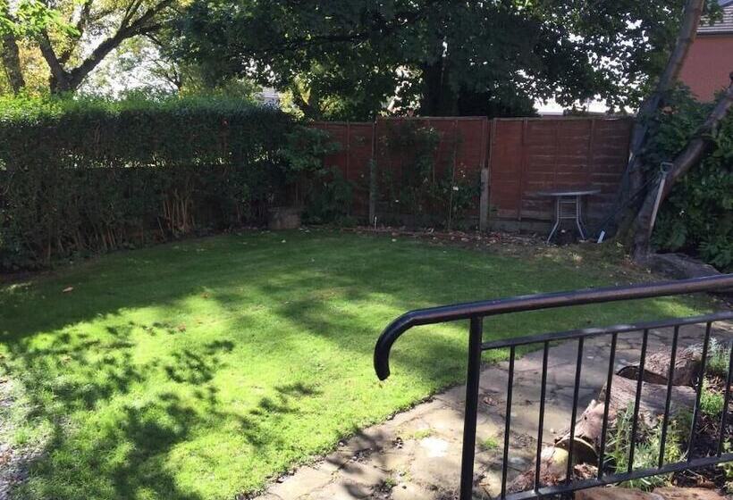 فندق Queens Guesthouse Manchester