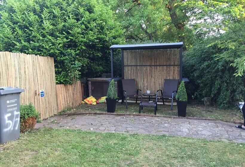 فندق Queens Guesthouse Manchester