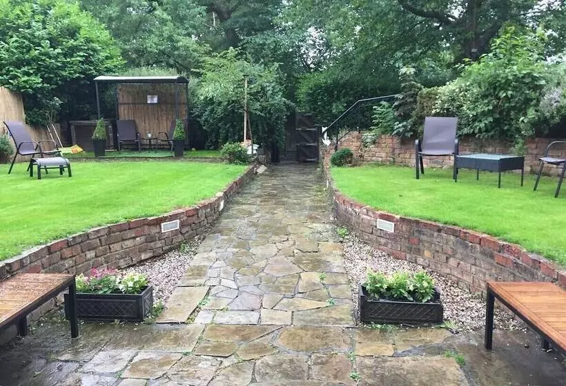 هتل Queens Guesthouse Manchester