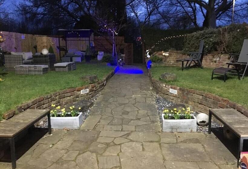 فندق Queens Guesthouse Manchester