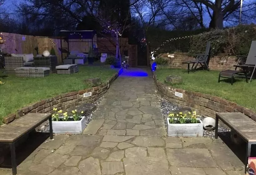 هتل Queens Guesthouse Manchester