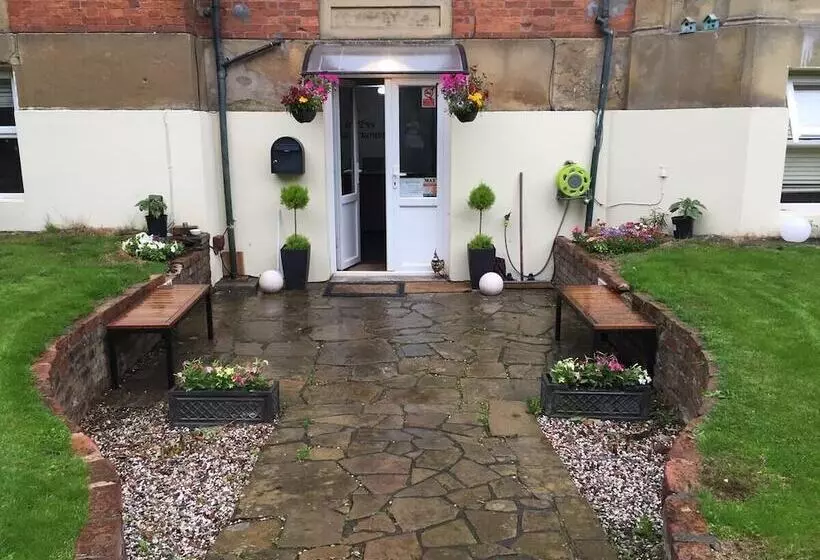 هتل Queens Guesthouse Manchester