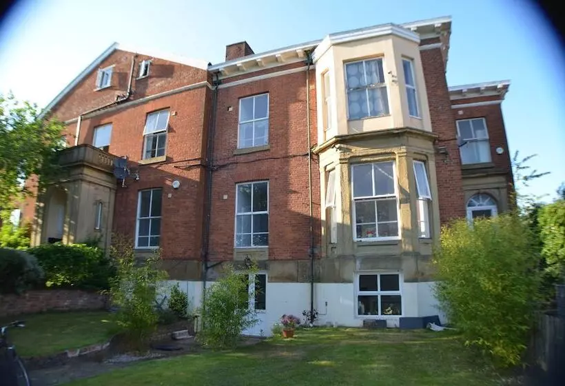 هتل Queens Guesthouse Manchester