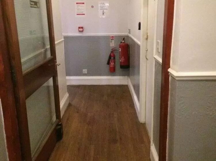 هتل Queens Guesthouse Manchester