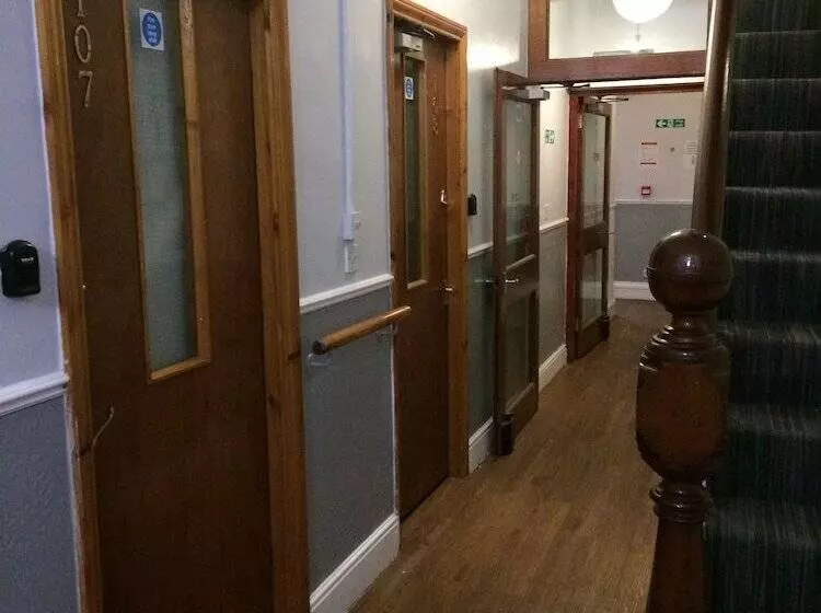 هتل Queens Guesthouse Manchester