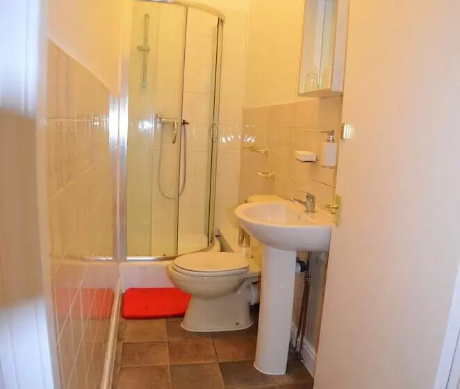 هتل Queens Guesthouse Manchester