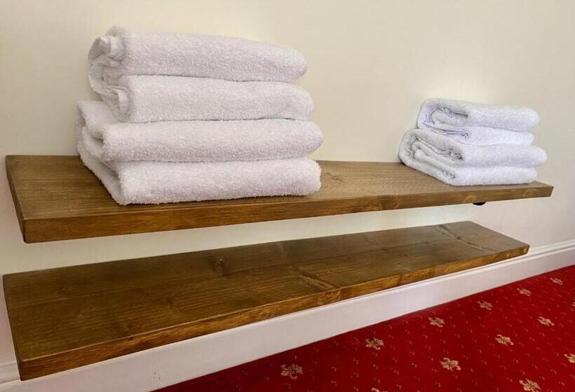 Отель The Gordon Arms Restaurant With Rooms