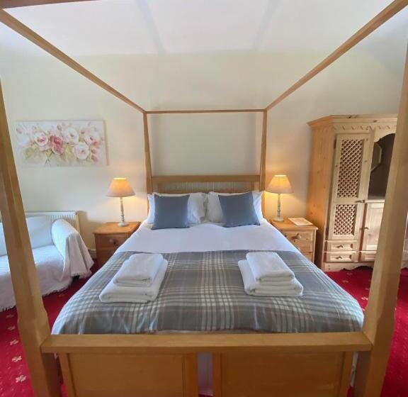 Отель The Gordon Arms Restaurant With Rooms