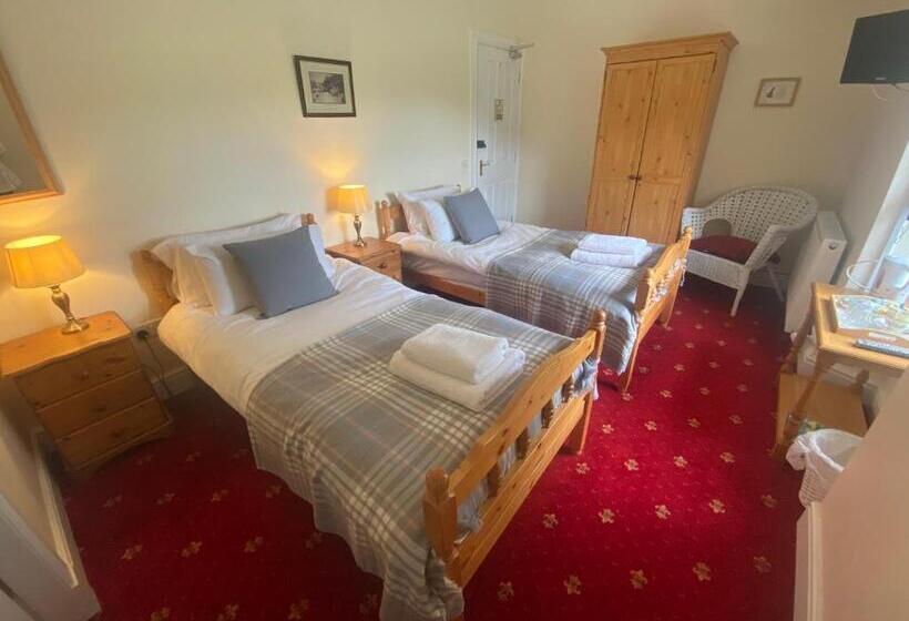 Отель The Gordon Arms Restaurant With Rooms