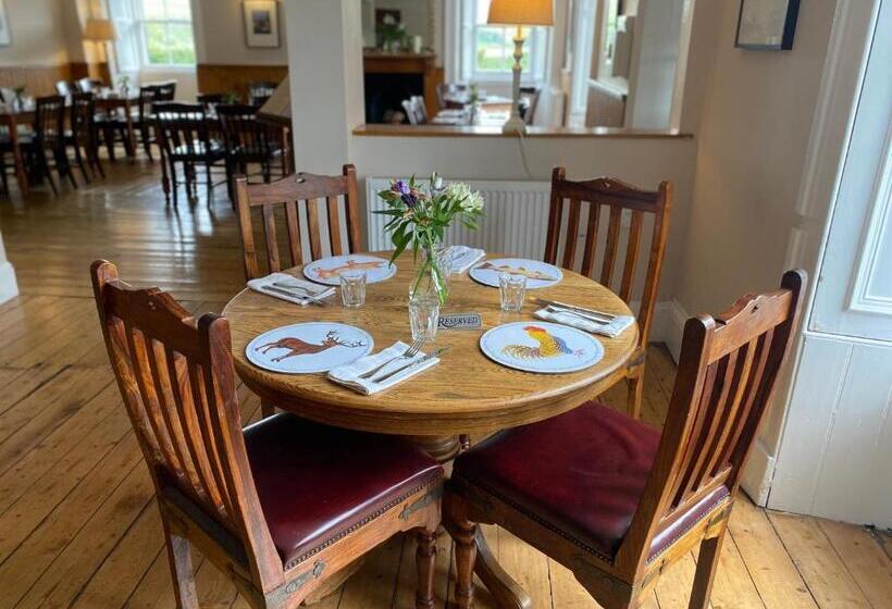 Отель The Gordon Arms Restaurant With Rooms
