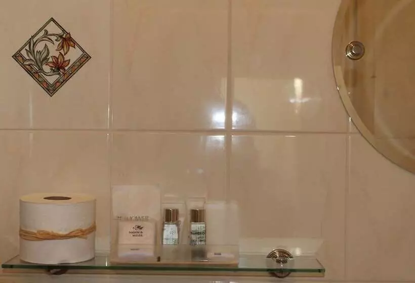 Hotelli The Laurels Guesthouse