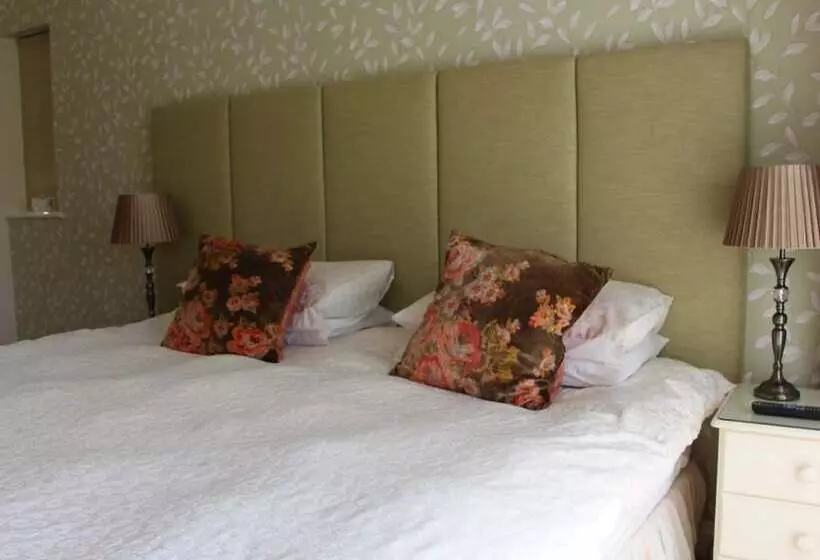 Hotelli The Laurels Guesthouse