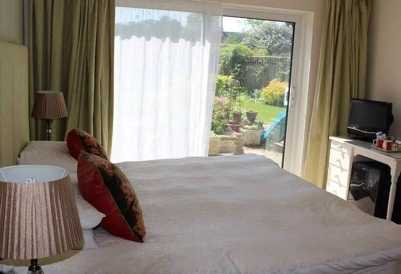 Hotelli The Laurels Guesthouse