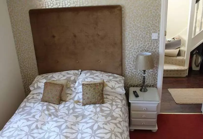 Hotelli The Laurels Guesthouse