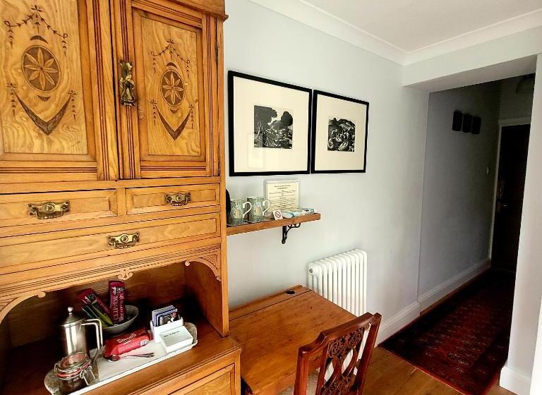 هتل The Old School B&b