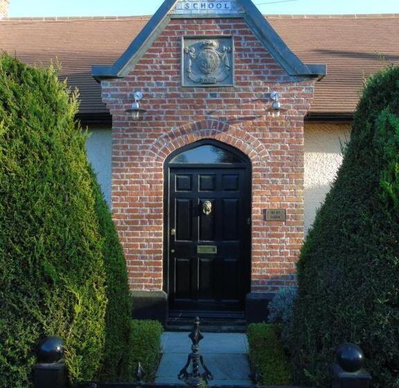 هتل The Old School B&b