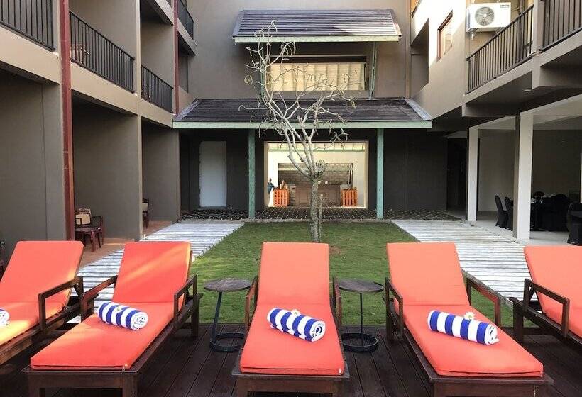 Hotel Waves By Tranquil