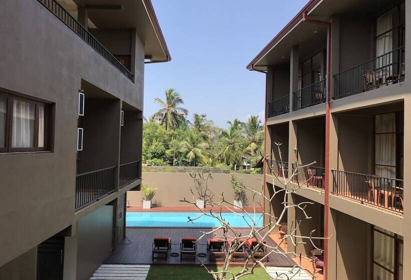 Hotel Waves By Tranquil