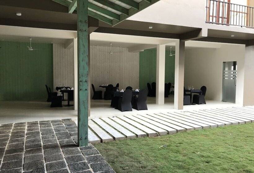 Hotel Waves By Tranquil