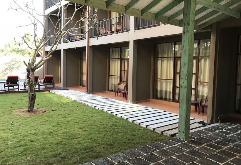 Hotel Waves By Tranquil