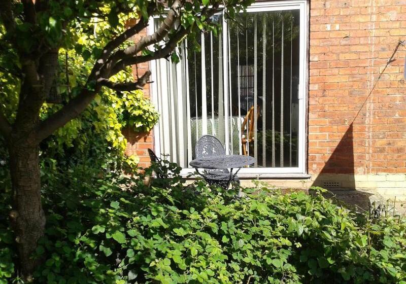 Отель Willodean