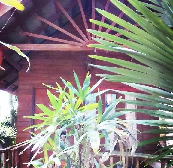 Lomakeskus Hutyee Boat Bungalow