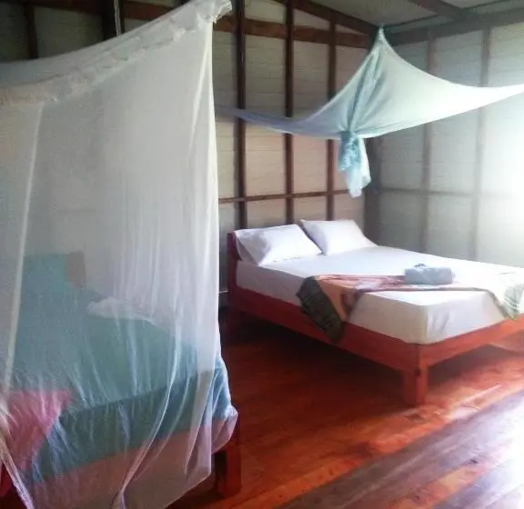 Lomakeskus Hutyee Boat Bungalow