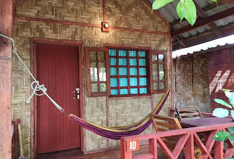 Lomakeskus Hutyee Boat Bungalow