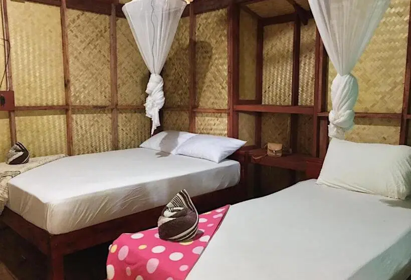 Lomakeskus Hutyee Boat Bungalow
