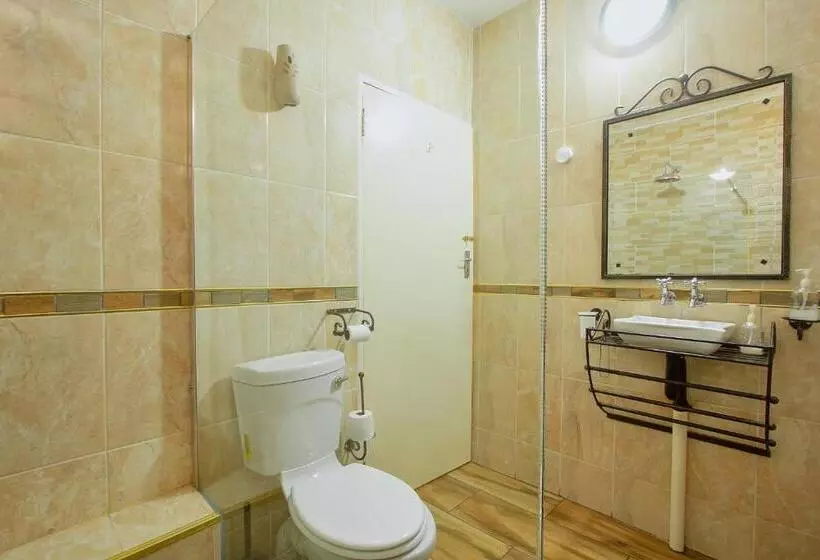 هتل All Over Africa Guest House